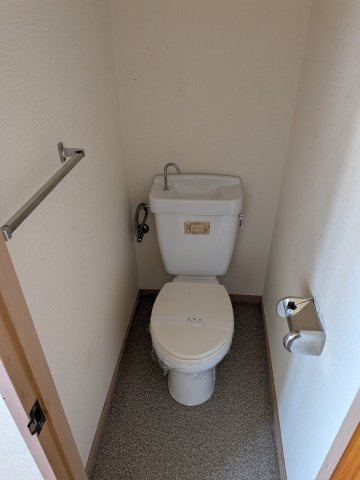 【トイレ】 | サンホームズ | キレイな個室空間です