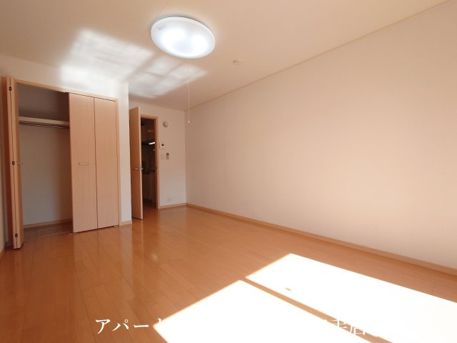 シャロル白山の洋室