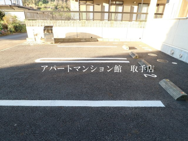 シャロル白山の駐車場