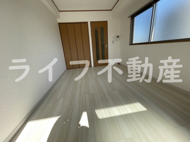 グランディ小阪の居間・リビング|ゆったり過ごせる居間です