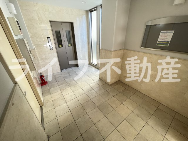 グランディ小阪のロビー|毎日通るロビーはこのようになっています