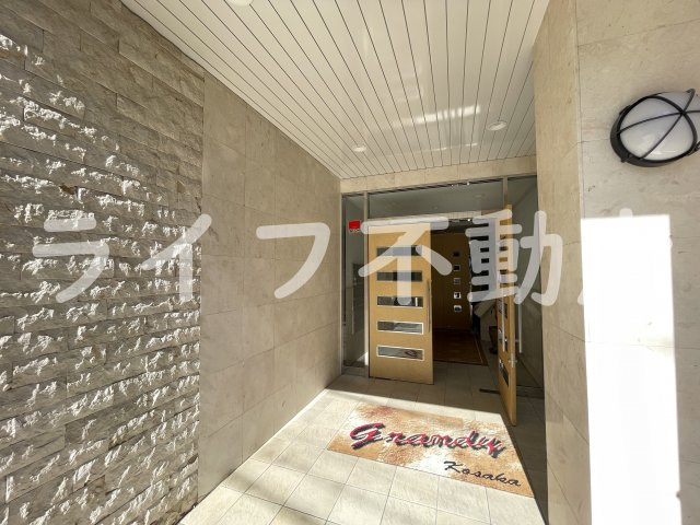 グランディ小阪のエントランス|清潔なエントランスです