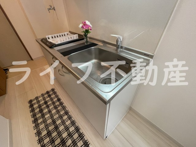 グランディ小阪のキッチン|コンパクトなキッチンで掃除もラクラク