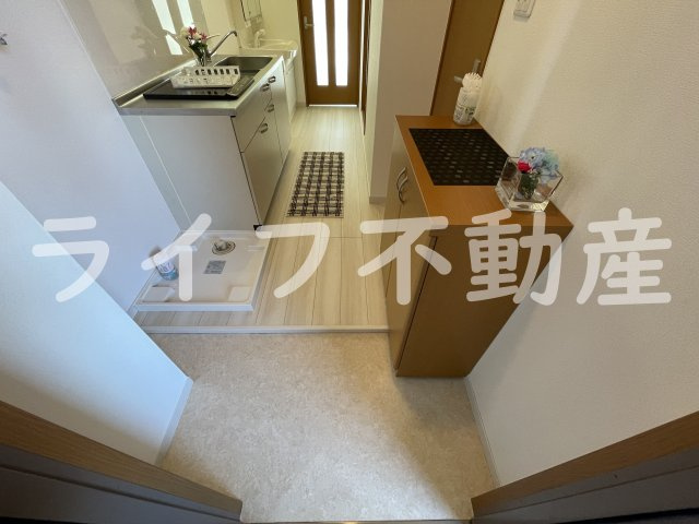 グランディ小阪の玄関|収納もある玄関です