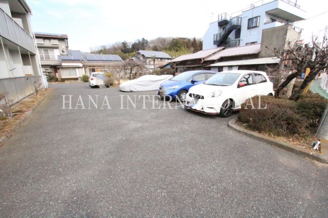 レオパレス谷津の駐車場