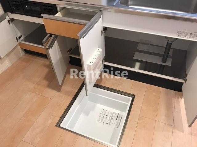 ビックブルーのキッチン|キッチン下部収納