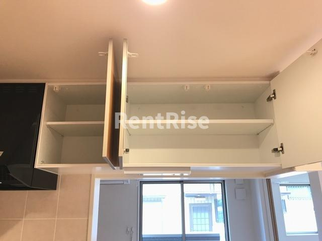 ビックブルーのキッチン|キッチン上部収納