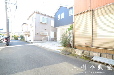 【前面道路含む現地写真】 | 海老名市東柏ケ谷5丁目　新築戸建て　全１棟　【仲介手数料無料】