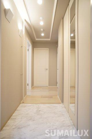 熊本市中央区新屋敷１丁目のアパートの玄関