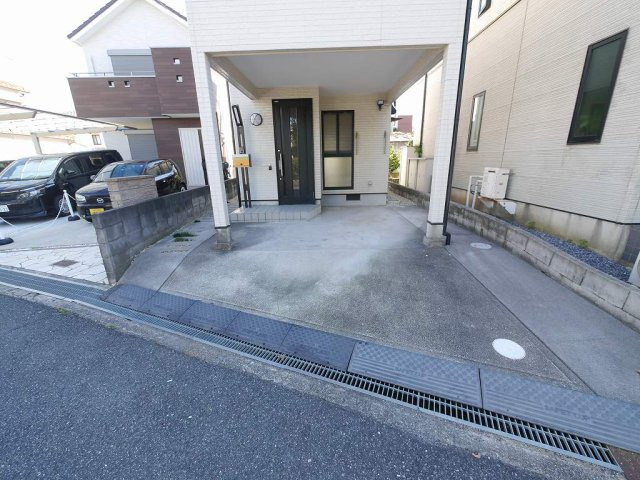 西明石町2丁目戸建の駐車場