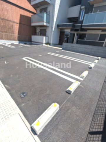 アルビネス田中町の駐車場