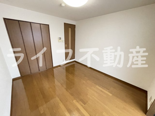 アンプルールフェール寿の居間・リビング|こちらのリビングで趣味の時間をお楽しみください