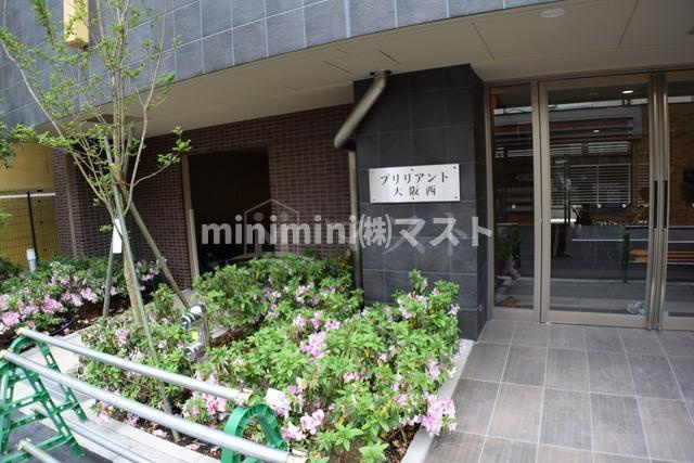 ブリリアント大阪西のエントランス