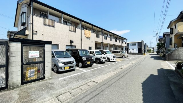 パレスイーズの駐車場