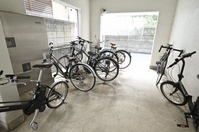 【駐車場】 | クレイシア大山　12886 | 敷地内に自転車置き場があります(^^)/