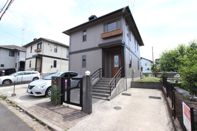 2沿線3駅利用可・駐車場2台付無料のペット相談可の戸建て★