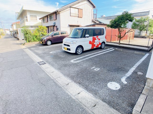 ハイツサンライズの駐車場