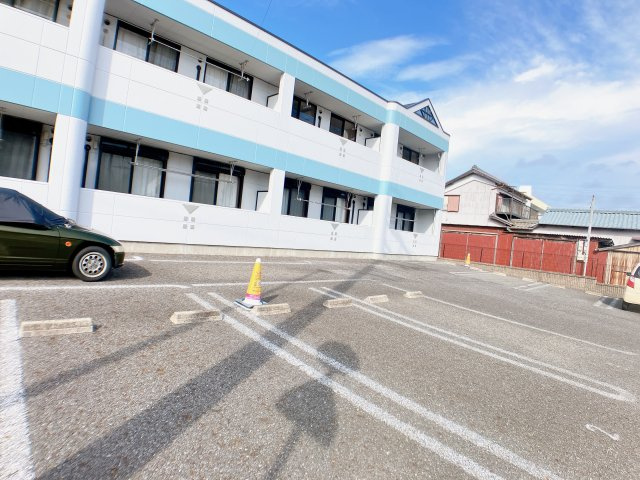 ハイツサンライズの駐車場