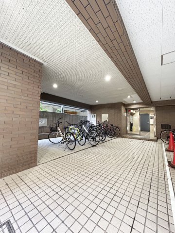 サーティシックス桜川のエントランス