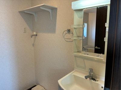 【洗面所】 | ルミエール | 明るい洗面所です