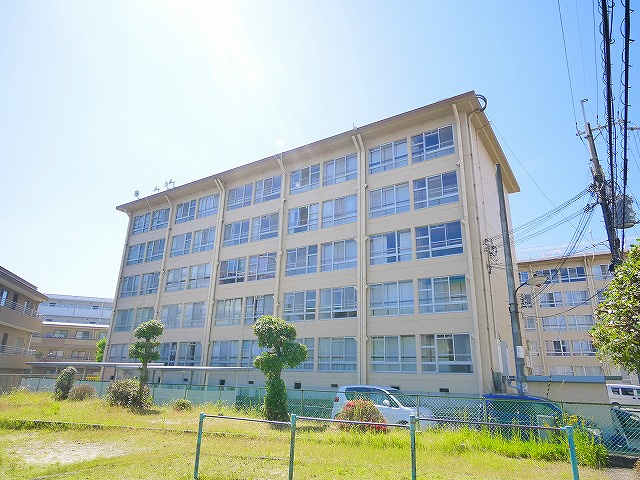 三和マンションの外観