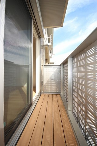 アヴニールのバルコニー|お洗濯にも便利なバルコニー付き