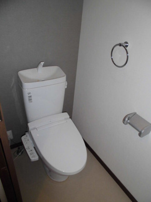 【トイレ】 | アクシオン吉塚プレミアム(アクシオンヨシヅカプレミアム) | 別号室の写真になります。現況優先。