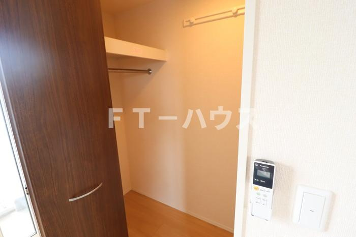 千葉市花見川区検見川町５丁目のアパートの収納|ウォークインクローゼット