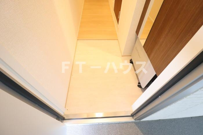 千葉市花見川区検見川町５丁目のアパートの玄関|玄関