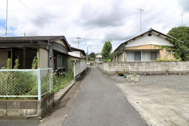 足利市助戸新山町の売地の前面道路含む現地写真