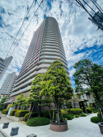 ローレルコート新宿タワーの外観