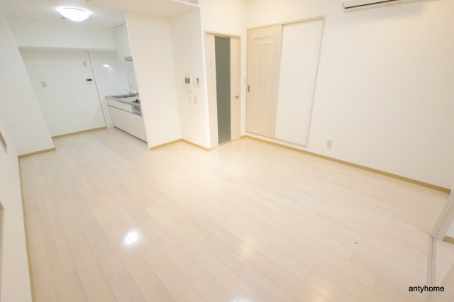 ヒルズ扇町　仲介手数料無料の居間・リビング