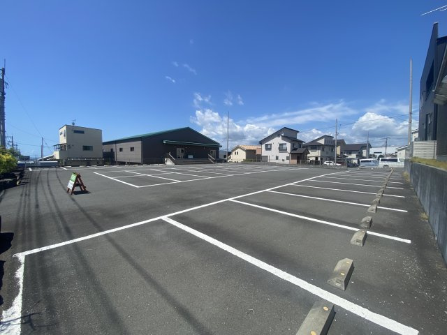 富士市大渕貸店舗の駐車場