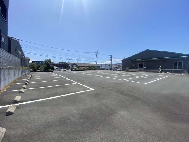 富士市大渕貸店舗の駐車場