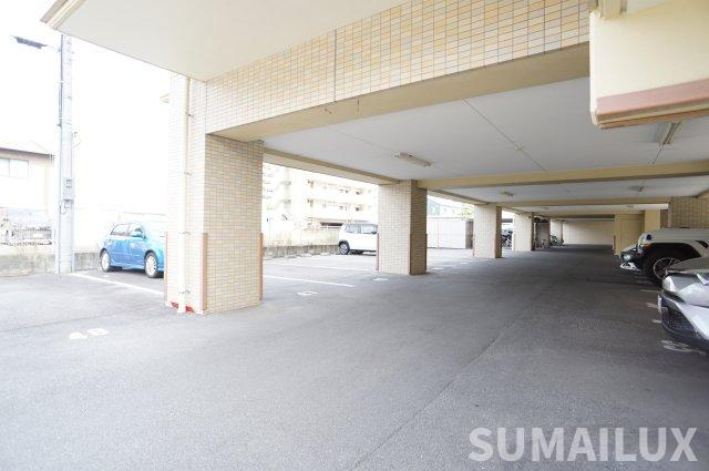 熊本市中央区九品寺４丁目の賃貸マンションの駐車場