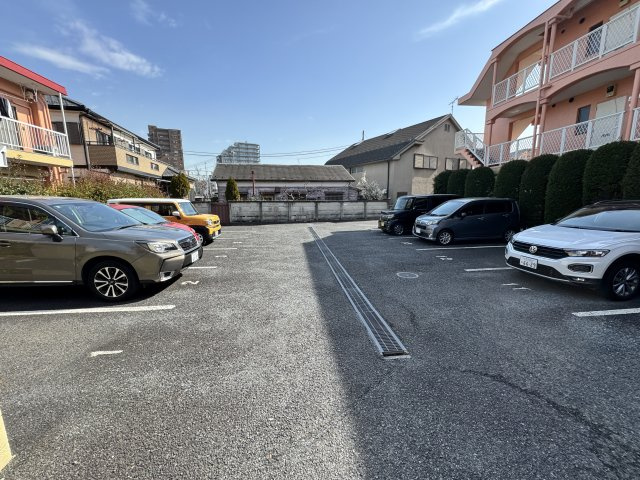 アミスタの駐車場