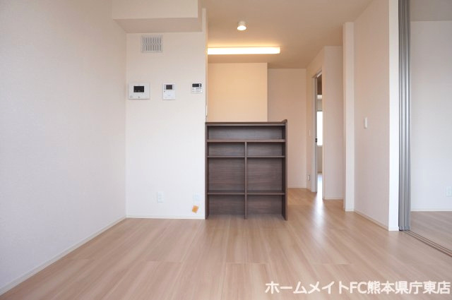 熊本市東区沼山津２丁目のアパートの居間・リビング