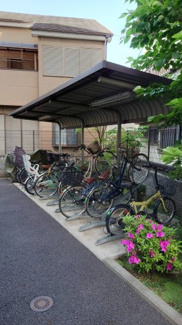 【その他共用部分】 | 鍵を持ってる入居者しか入れない駐輪場なので安心です♪
