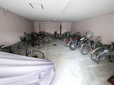 【その他共用部分】 | アリオーラ西梅田 | 駐輪場です。
