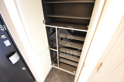 【その他】 | プレサンス野田阪神駅前ザ・プレミアム | 便利な収納スペースです