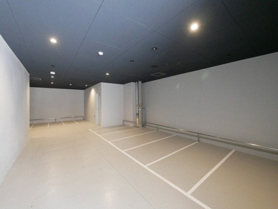 【駐車場】 | S-RESIDENCE堺筋本町Uno | 駐車場があるので、車を買う予定の方も安心です