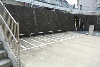 【その他共用部分】 | フィオーレA棟 | 敷地内に駐輪場を完備しています！駅まで自転車もおすすめです☆