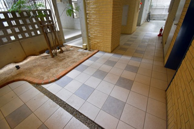 【エントランス】 | インベスト北梅田 | 建物の内部です