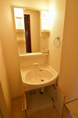 【その他】 | インベスト北梅田 | 明るい洗面所です