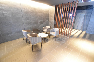 【ロビー】 | コンフォリア・リヴ新大阪Q | 落ち着いたロビーです