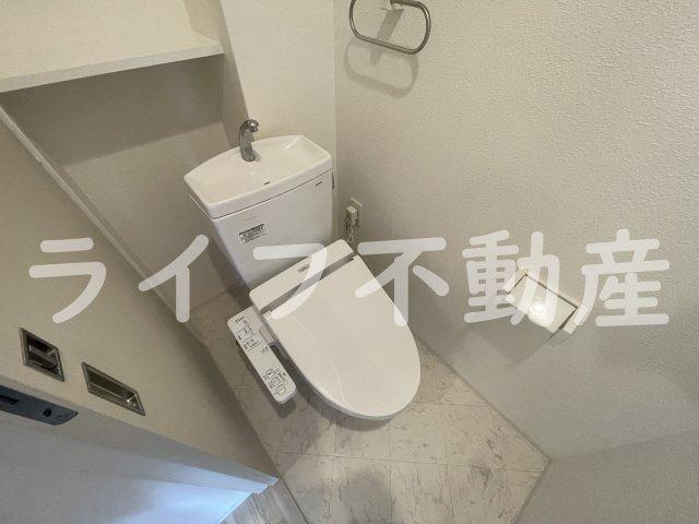 グランドゥーエ永和駅前のトイレ|落ち着いた色調のトイレです