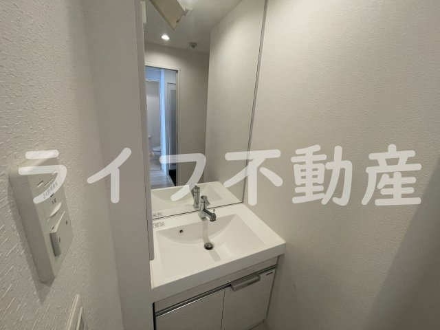 グランドゥーエ永和駅前の独立洗面台|独立洗面台あり、毎朝おしゃれに忙しい女性の方におすすめです