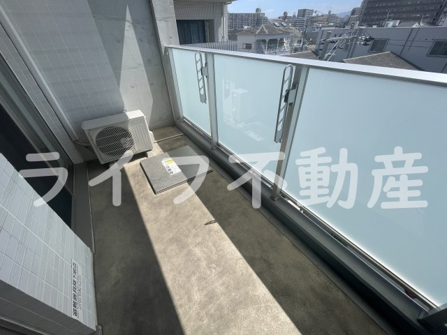 グランドゥーエ永和駅前のバルコニー|開放的で明るい空間を演出してくれるバルコニーです