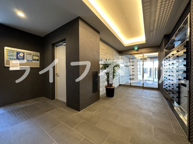 グランドゥーエ永和駅前のロビー|落ち着いたロビーです