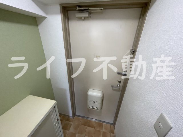 ハイツ八戸ノ里の玄関|ゆったりとした玄関です